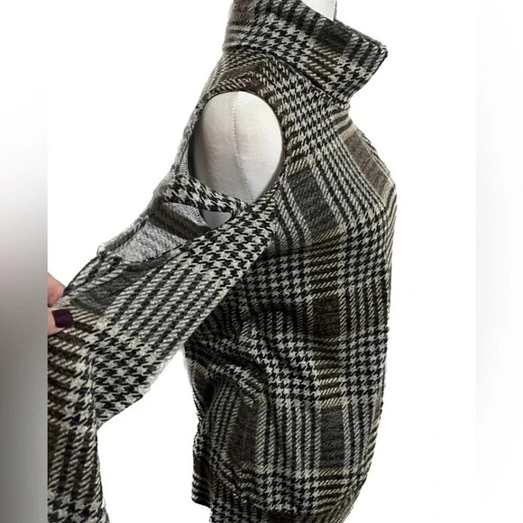 143 Story plaid turtleneck cold shoulder long sleeve top small - Picture 3 of 7